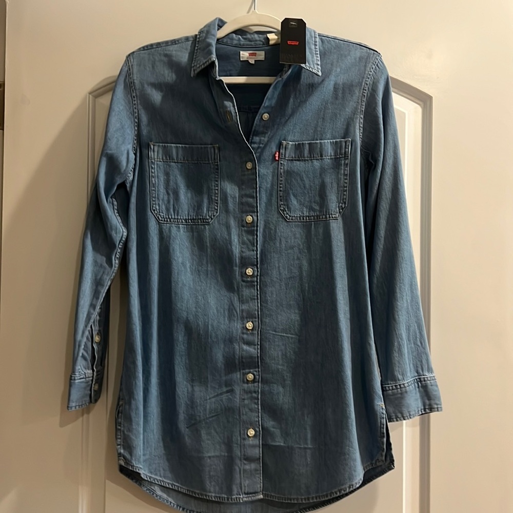 Levi button up top